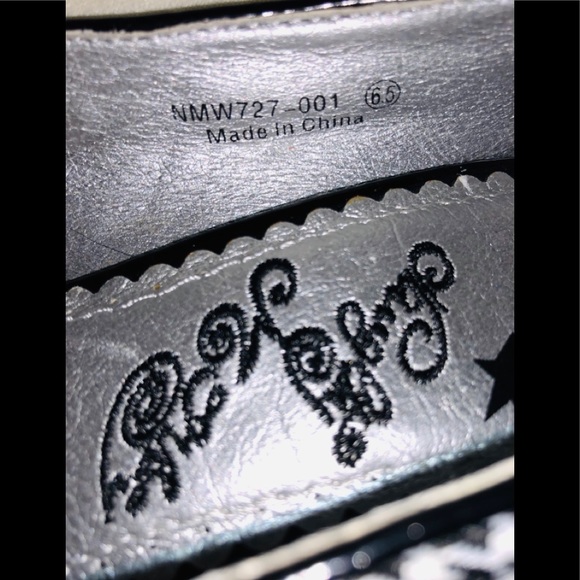 Stylish Comfort: Naughty Monkey Women's Busy Wedge Heels - Picture 8 of 8